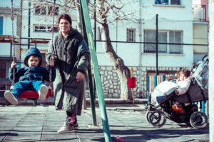 Прегръдката на студа - Портрети от ромския живот (3). Фотограф Дамян Дечев